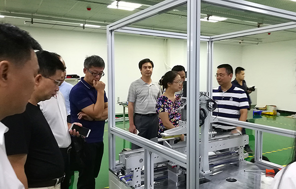 廣西桂平市市委書記鐘暢姿、副市長蒙星強(qiáng)一行蒞臨深科特參觀指導(dǎo)